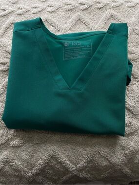 Figs Women's V-Neck Scrub Top in Emerald Green Size XL  Medical Staff